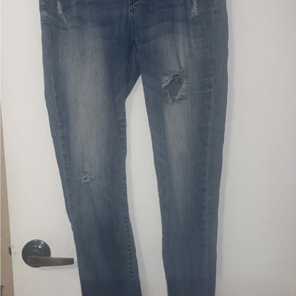 Judy Blue Distressed Skinny Jeans in Blue